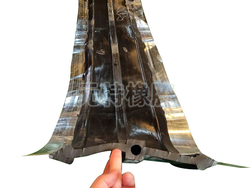 中埋式钢边橡胶止水带